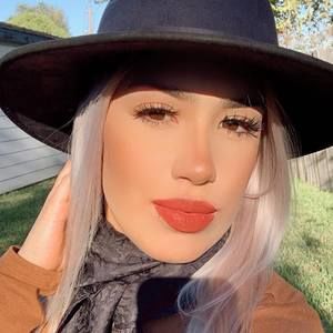 Meet your Posher, Natalia